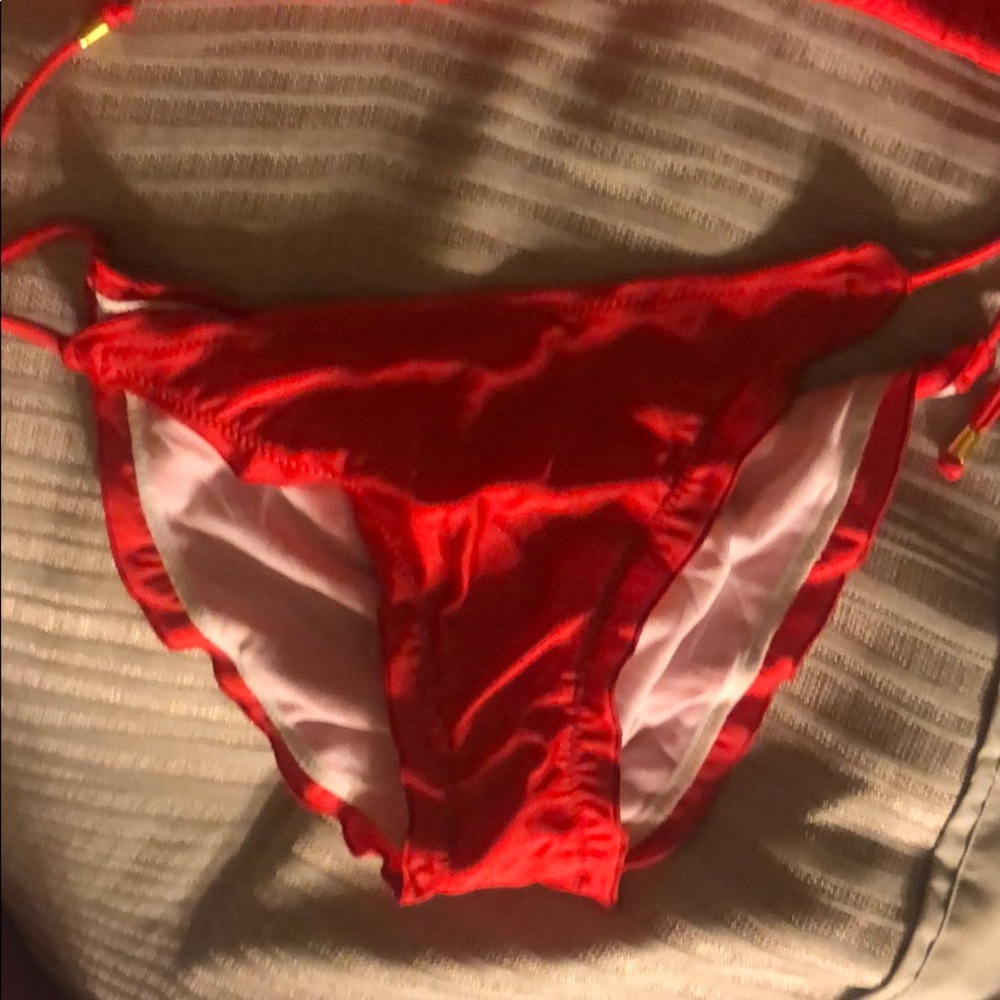 Red Bikini - Picture 3 of 4